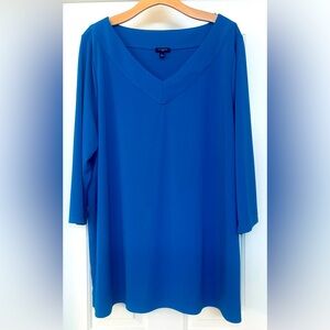 Women’s top in excellent condition